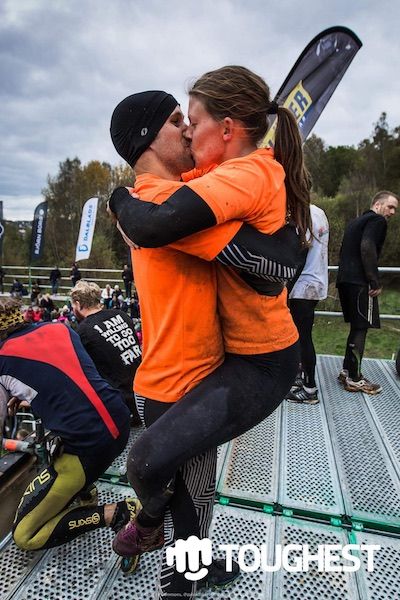 Brudparet har klarat Toughest.